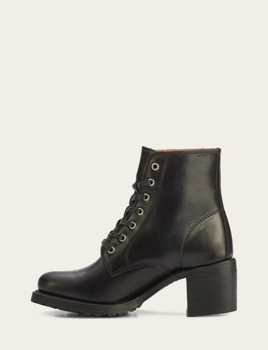 Frye Women's Black Sabrina 6G Lace Up Boots / Black