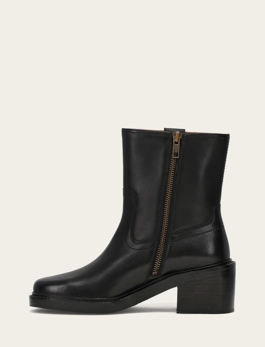 Frye Women's Black Kate Short Inside Zip Boot / Black