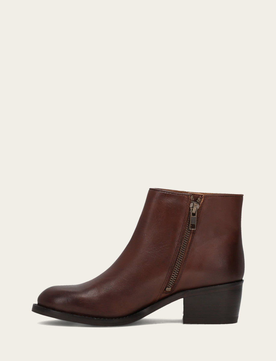Frye Women's Saddle Carson 2 Piping Booties / Saddle