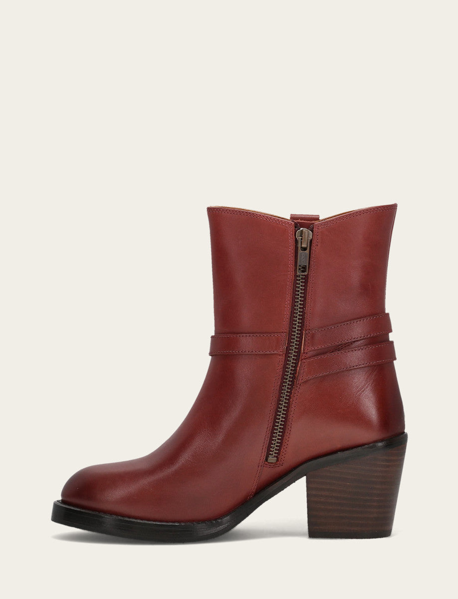 Frye Women's Cranberry Rylee Belted Inside Zip Boot / Cranberry