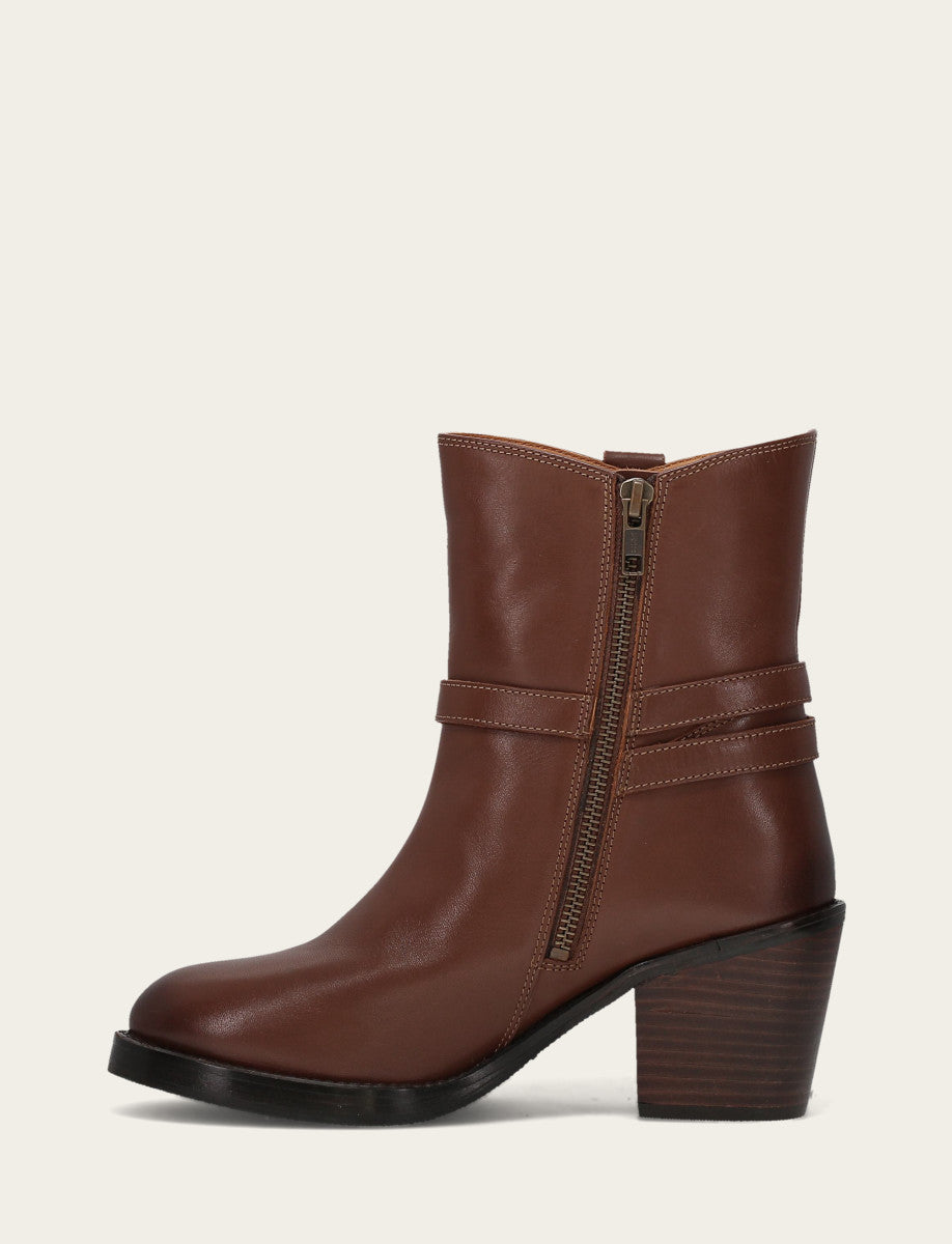 Frye Women's Walnut Rylee Belted Inside Zip Boot / Walnut