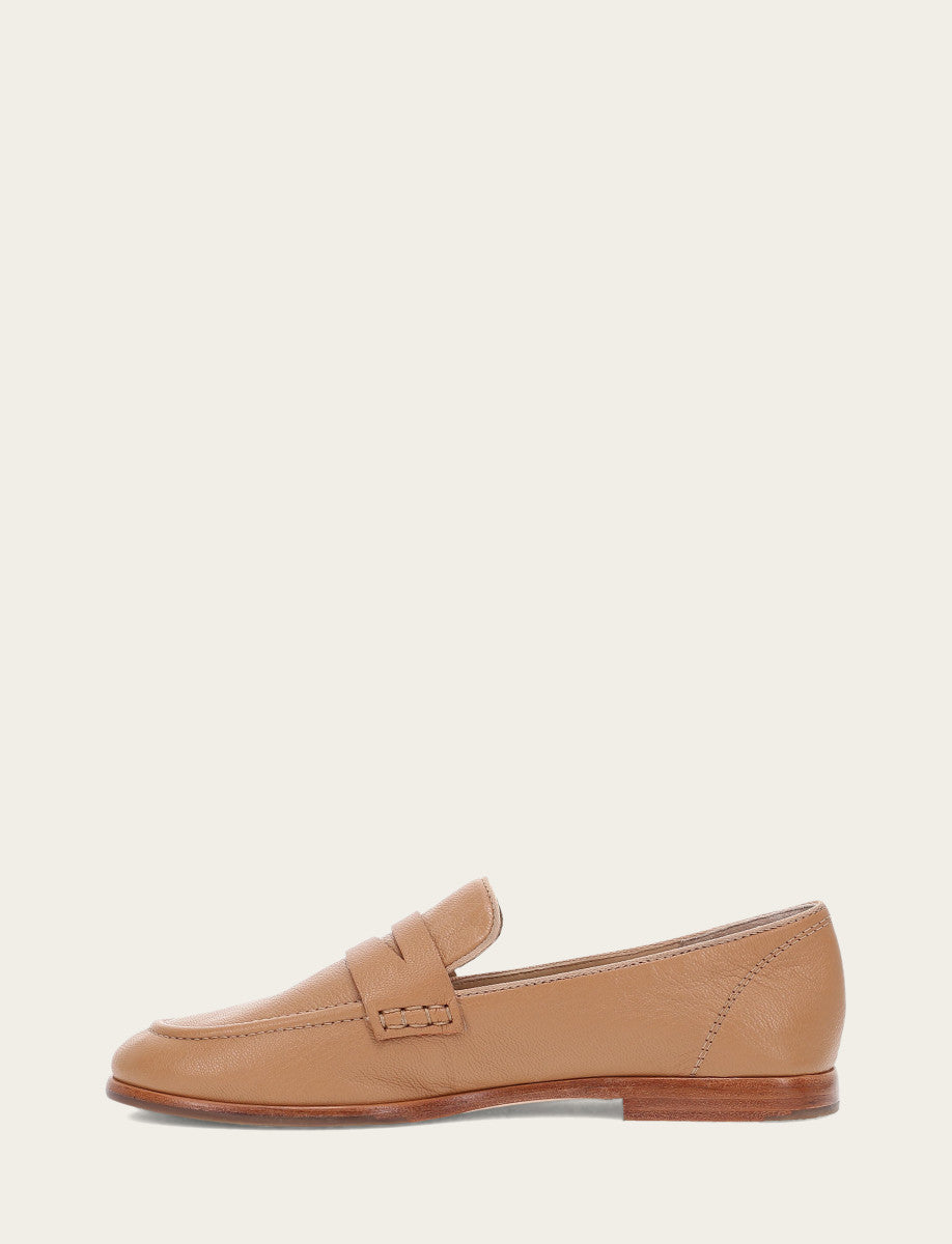 Frye Women's Tan Faith Loafer Loafers / Tan