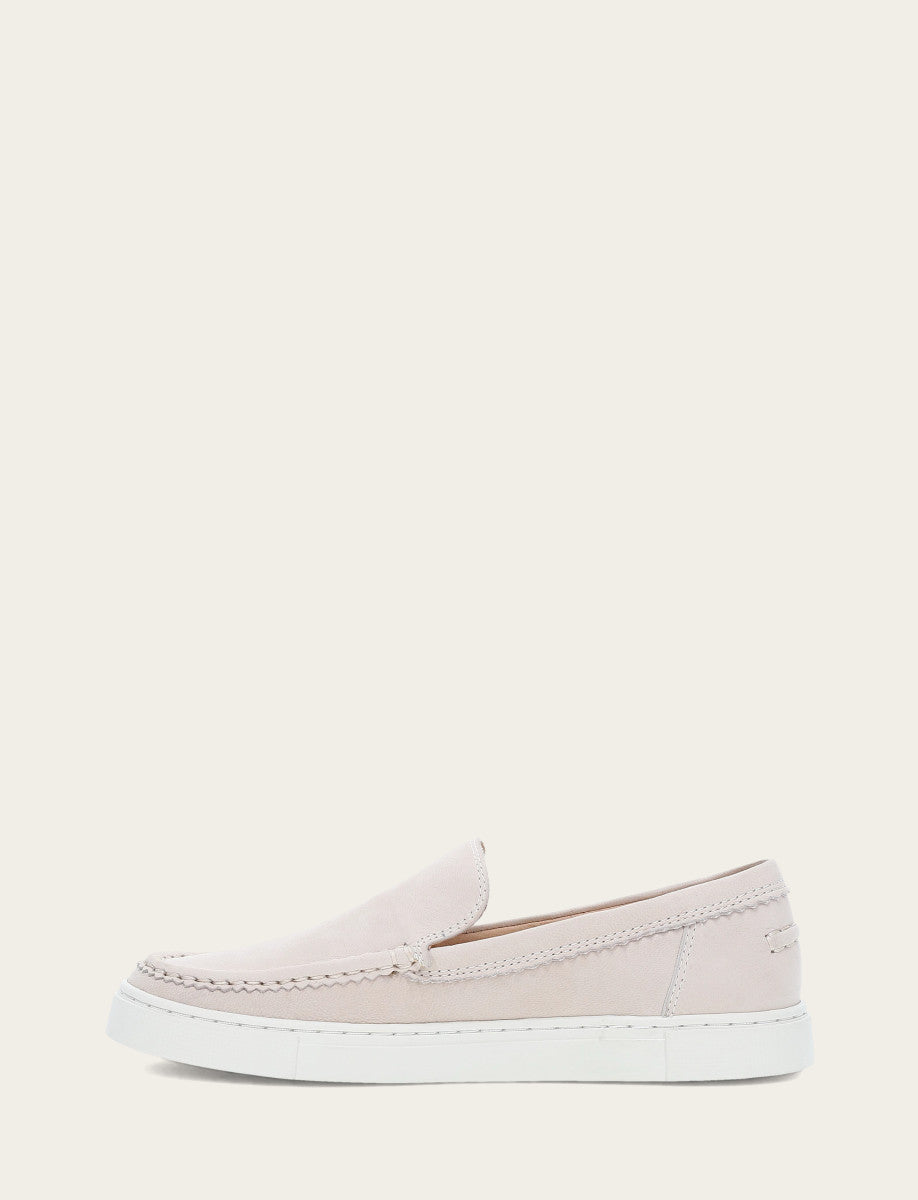 Frye Women's Ivory Ivy Venetian Loafers / Ivory