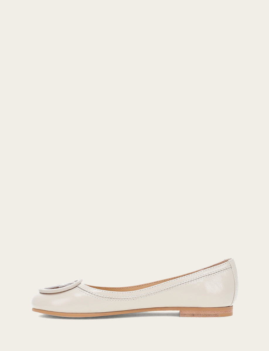Frye Women's Ivory Carson Logo Ballet Flats / Ivory