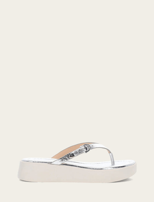 Frye Women's Silver Maya Buckle Thong Sandals / Silver