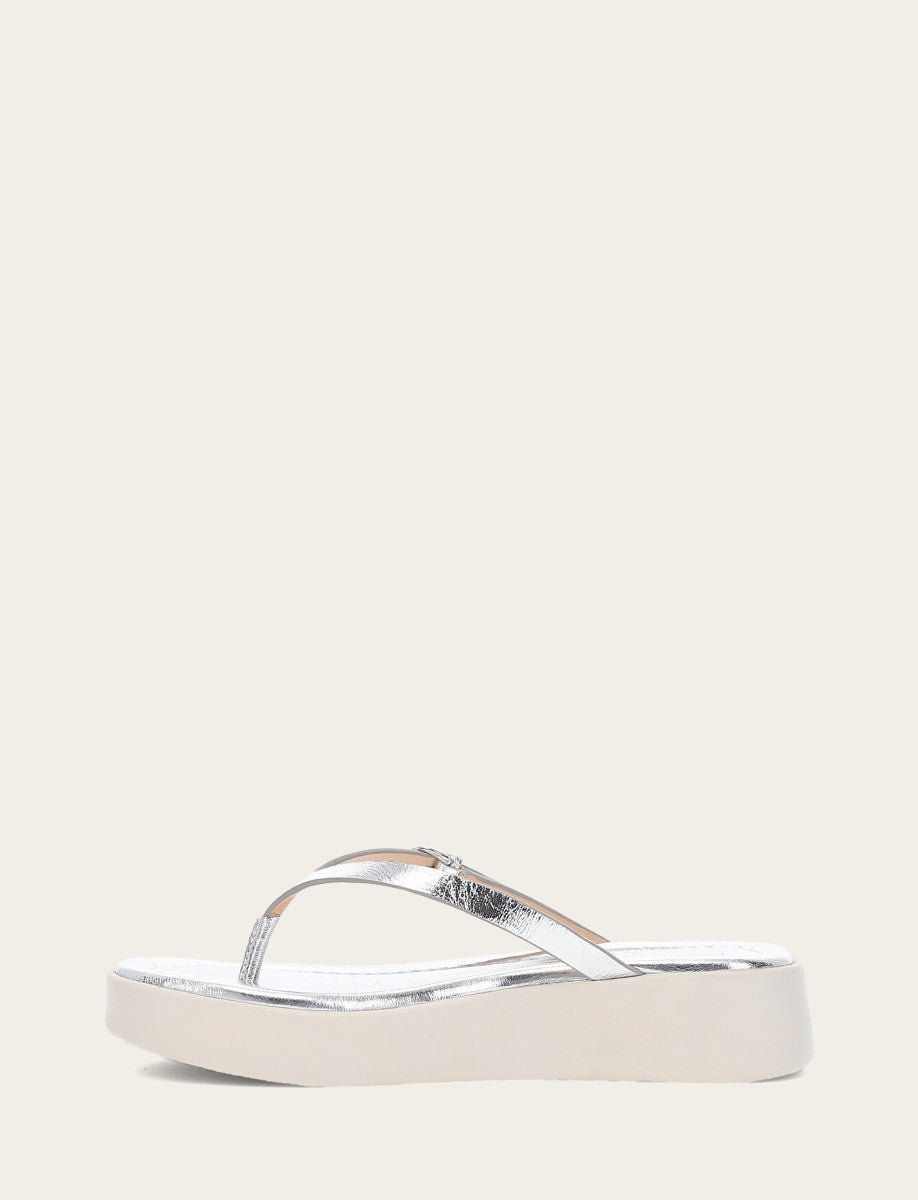 Frye Women's Silver Maya Buckle Thong Sandals / Silver