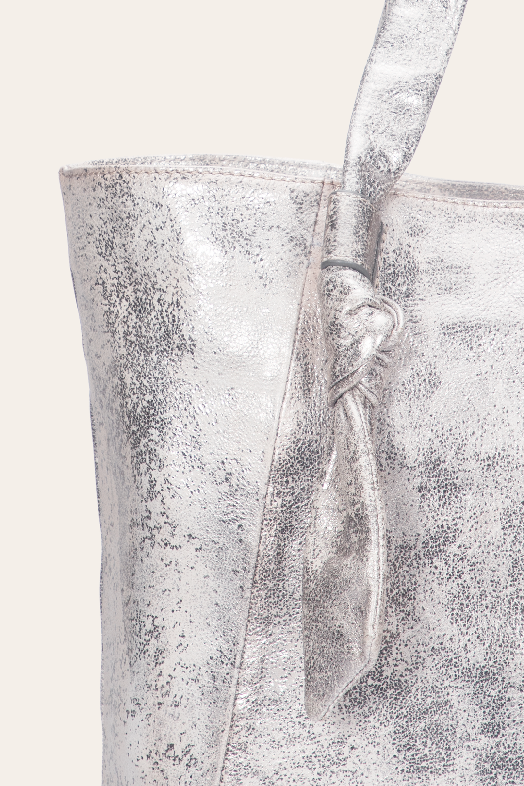 Frye Women's Nora Knotted Tote Bag / Cream Metallic