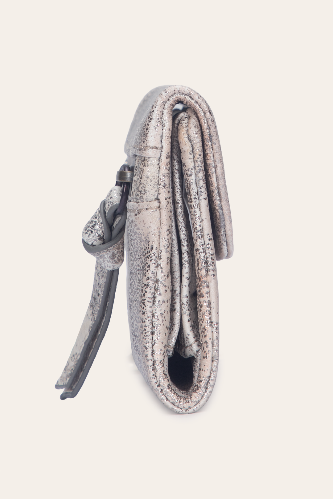 Frye Women's Nora Knotted Small Wallet / Cream Metallic