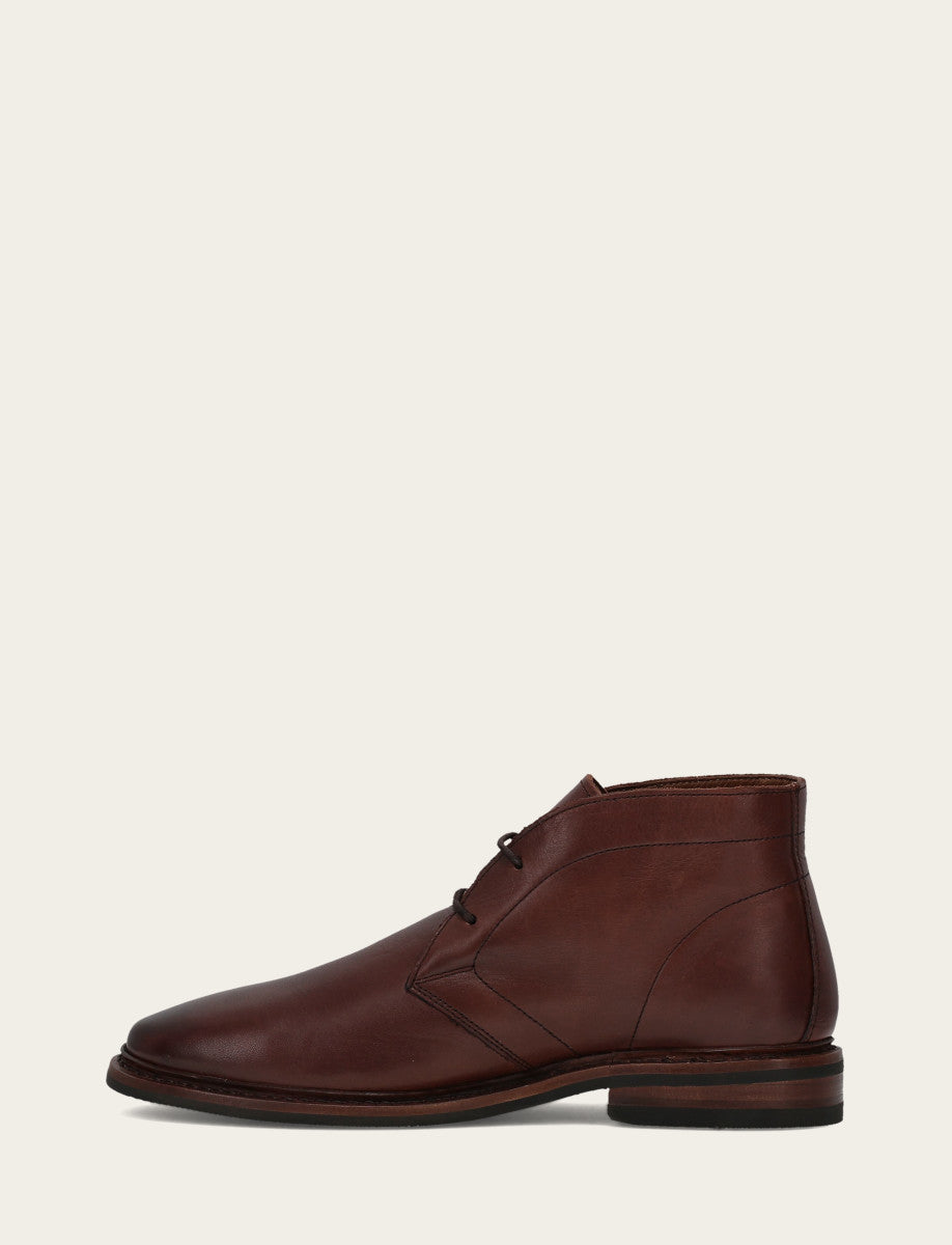 Frye Men’s Brown Oiled Leather Paul Chukka Boots / Brown